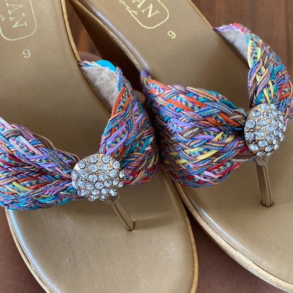 Italian & Company Toe In Multicolor Sandals. Size 9-Like new! - Picture 4 of 4